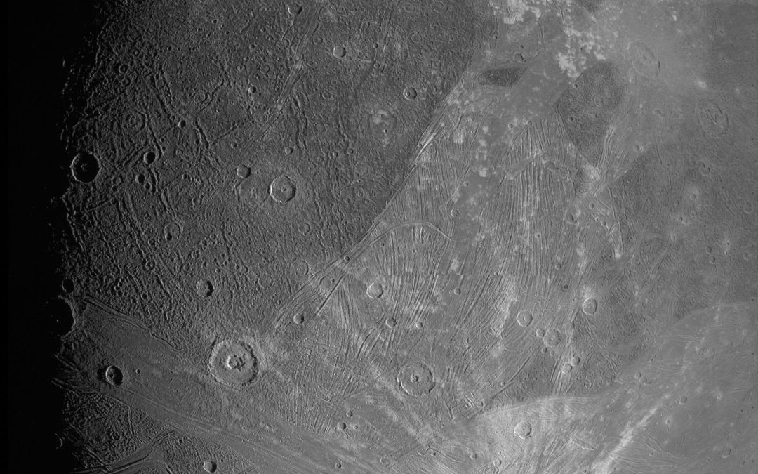 Scienza: spazio, Juno sorvola Ganimede e scatta foto della luna di Giove