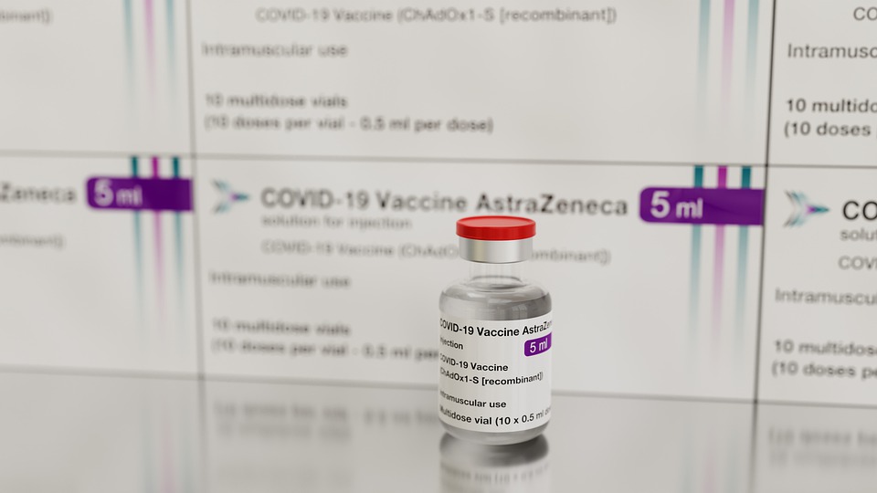 Lieve rischio eventi vascolari per vaccino AstraZeneca