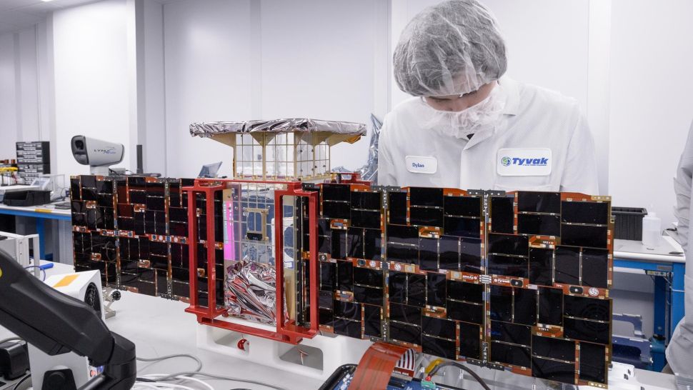 Scienza: lanciato il minuscolo cubesat della NASA, aprirà la strada al Lunar Gateway