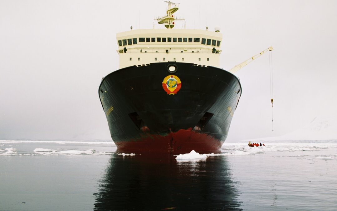 Scienza: lo scioglimento del ghiaccio artico potrebbe deviare le rotte marittime internazionali