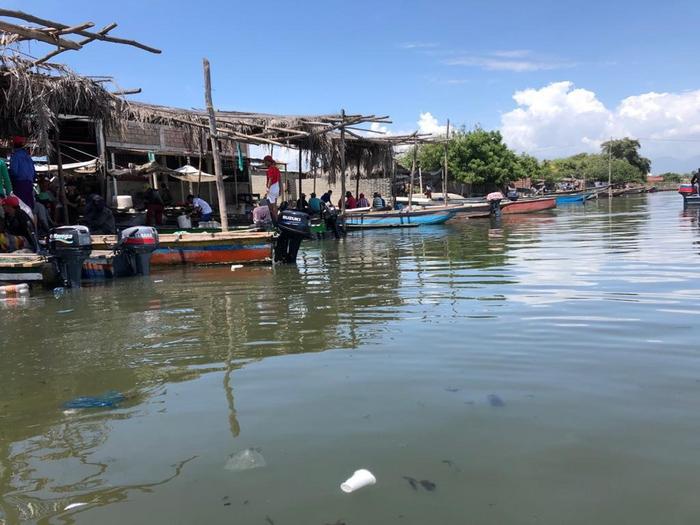 Microplastiche minacciano la più importante laguna della Colombia