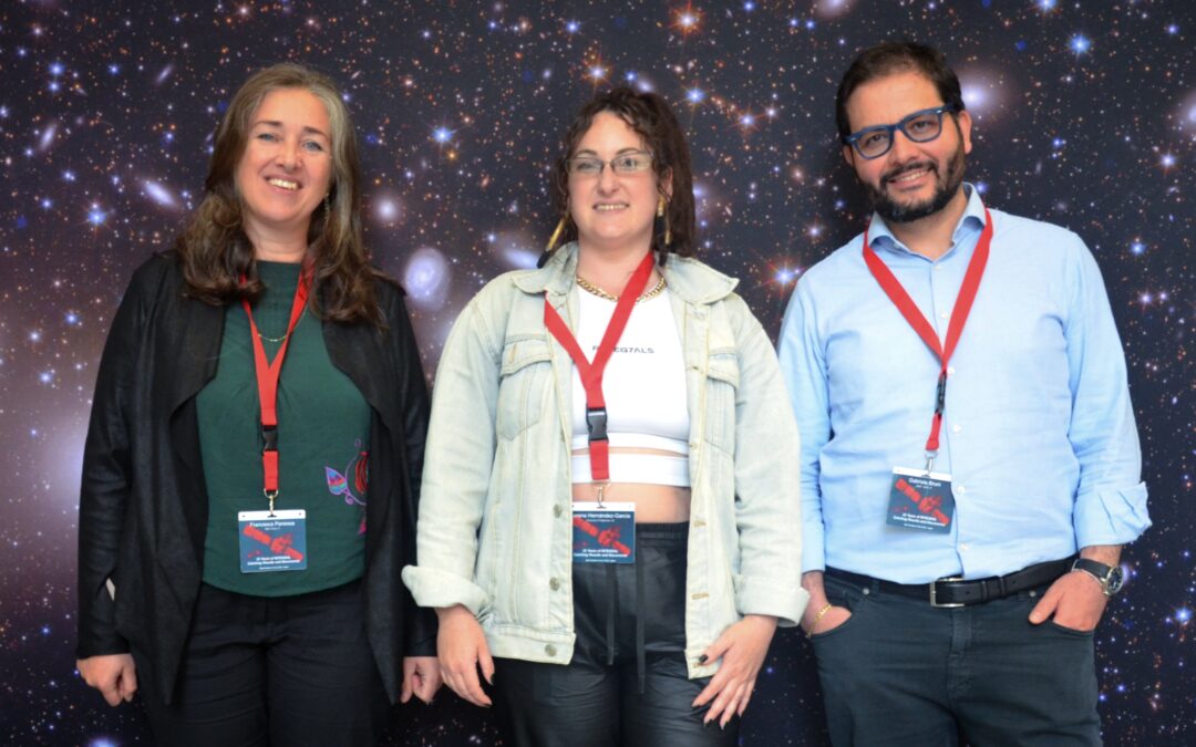 Una coppia di buchi neri supermassivi distrugge una nube di gas al centro di una galassia