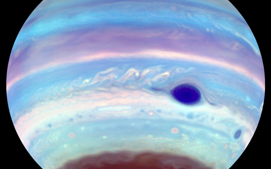 Un tornado magnetico sta agitando i poli di Giove