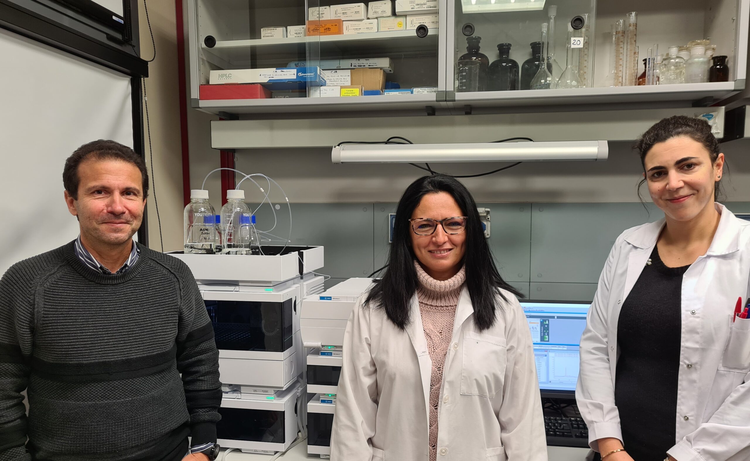 Foto Algo Biotechnologies – Prof. Antonio Di Stefano (CEO), Prof.ssa Ivana Cacciatore (CIO) e Dr.ssa Lisa Marinelli (CQO). (1)
