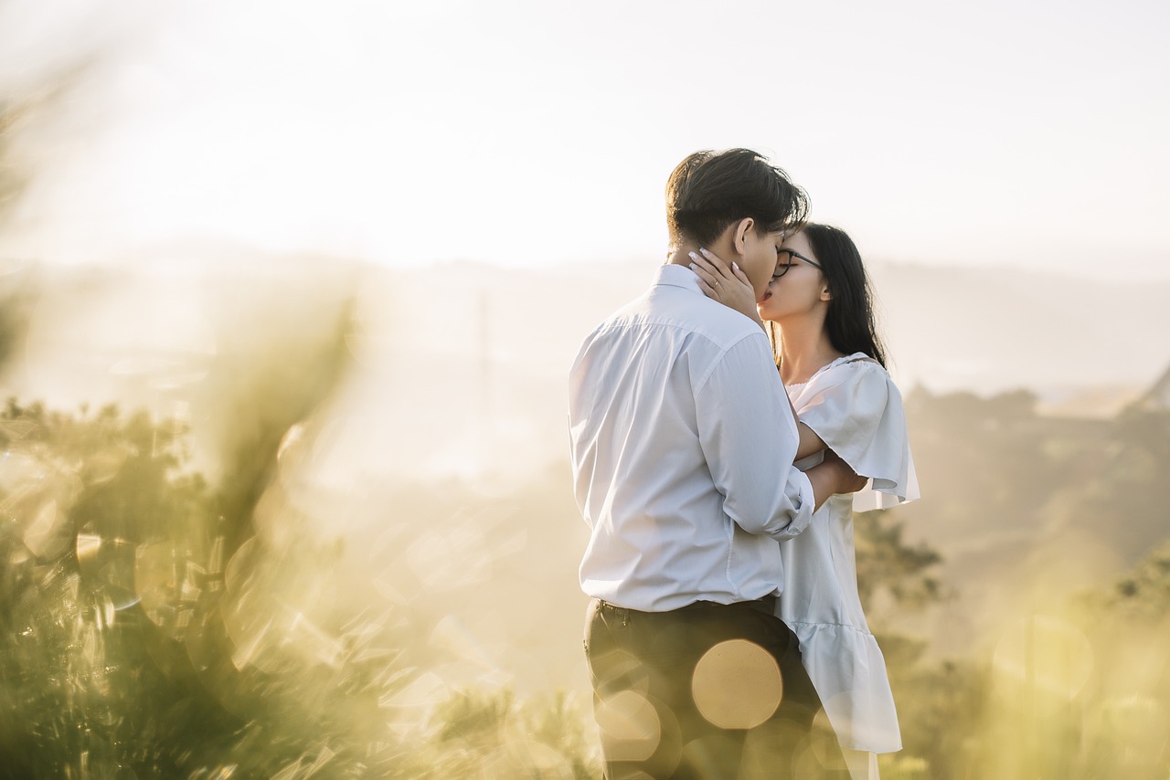 bacio kiss couple-6706278_1280