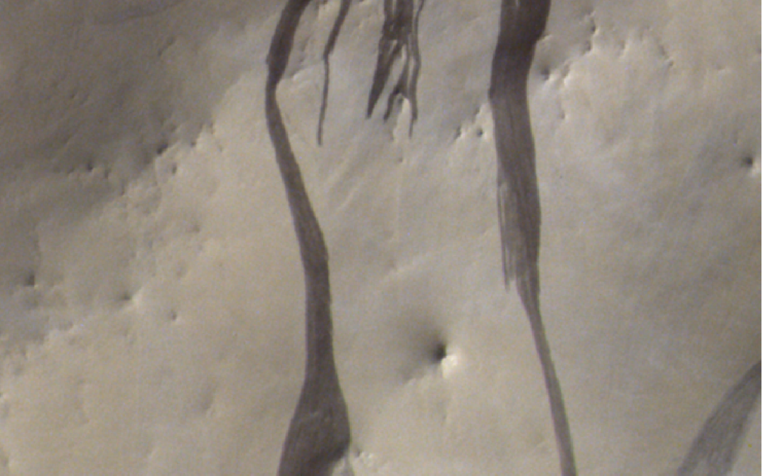 Pendii striati su Marte non sono segni del flusso d’acqua