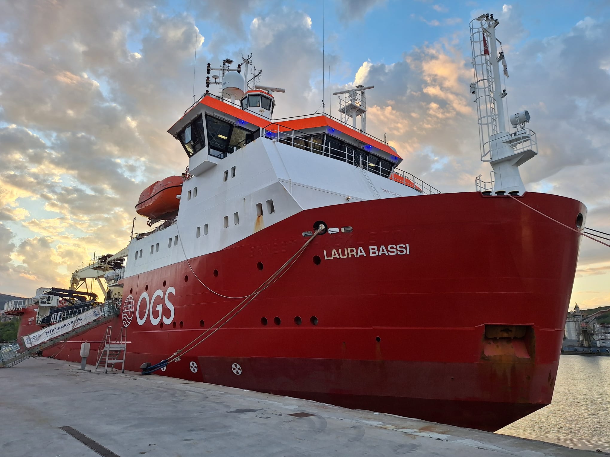 La Laura Bassi nel canale navigabile di Trieste_crediti Archivio OGS